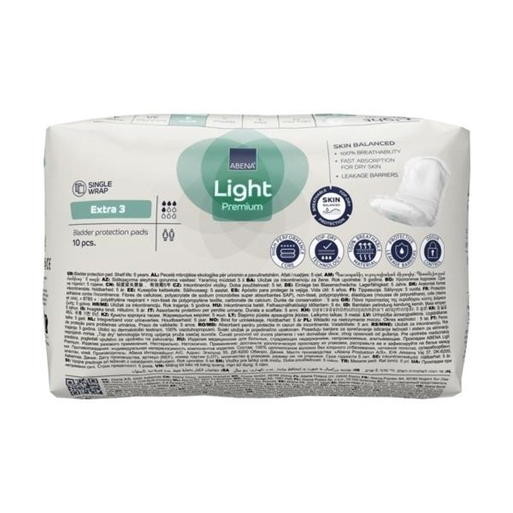 Abena Light Extra 3 Inkontinenzeinlage in einer transparenten Verpackung, die auf einem neutralen Untergrund präsentiert wird. Die Einlage ist weiß und hat eine strukturierte Oberfläche mit eingelassenen Kanälen zur verbesserten Flüssigkeitsverteilung. In der oberen linken Ecke der Verpackung sind die Produktdetails in klar lesbarer Schrift angegeben, inklusive der Bezeichnung „Abena Light Extra 3“.