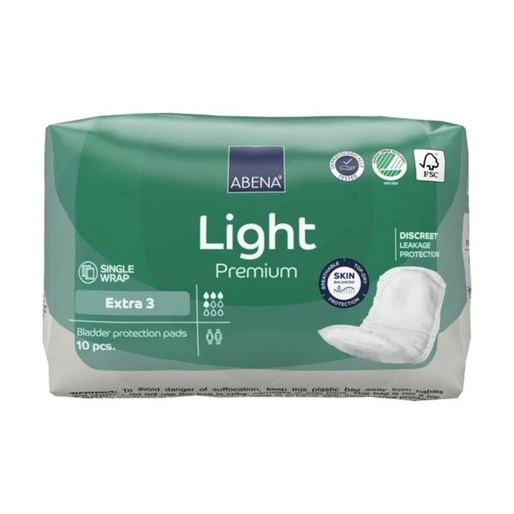Abena Light Extra 3 Inkontinenzeinlage in einer Verpackung, die mehrere Einlagen zeigt. Die Einlagen sind oval und haben eine helle, weiße Farbe. Auf der Vorderseite ist das Abena-Logo sowie die Produktbezeichnung "Inkontinenzeinlage Light Extra 3" gut lesbar. Im Hintergrund sind informative Symbole zu sehen, die auf die hohe Saugfähigkeit und den Komfort hinweisen. Die Verpackung wirkt frisch und modern, was dem Produkt ein hochwertiges Erscheinungsbild verleiht.
