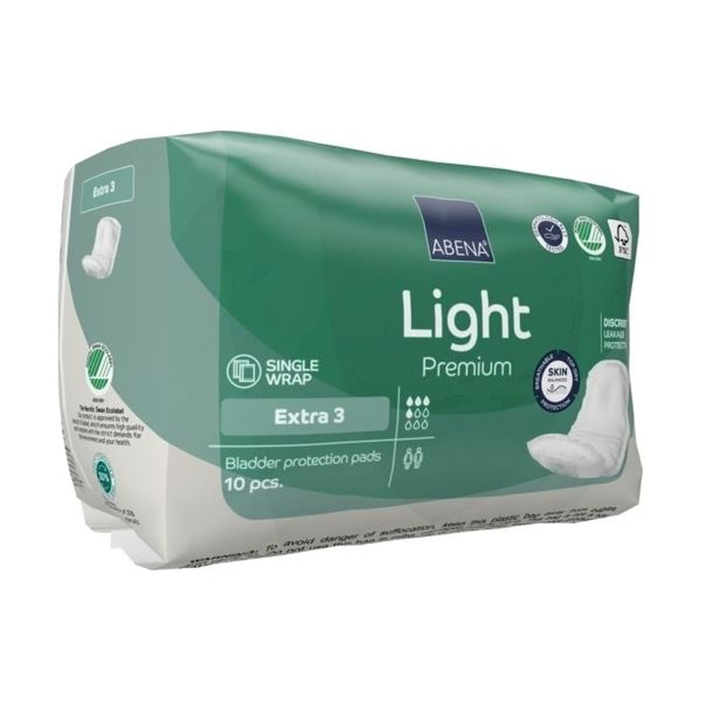 Weißer, quadratischer Verpackung der Abena Light Extra 3 Inkontinenzeinlage mit grünblauer Schrift. Die Vorderseite zeigt das Produktlogo "Abena" oben links, gefolgt von der Produktbezeichnung und den Typdetails. Unten sind Informationen zur Anzahl der Einlagen in der Packung zu sehen. Hintergrund ist hell, der Mitteltitel und andere Details sind gut lesbar. Die Verpackung vermittelt einen hygienischen und modernen Eindruck, geeignet für diskrete Anwendung. Bild zeigt die Vorderansicht der Packung.