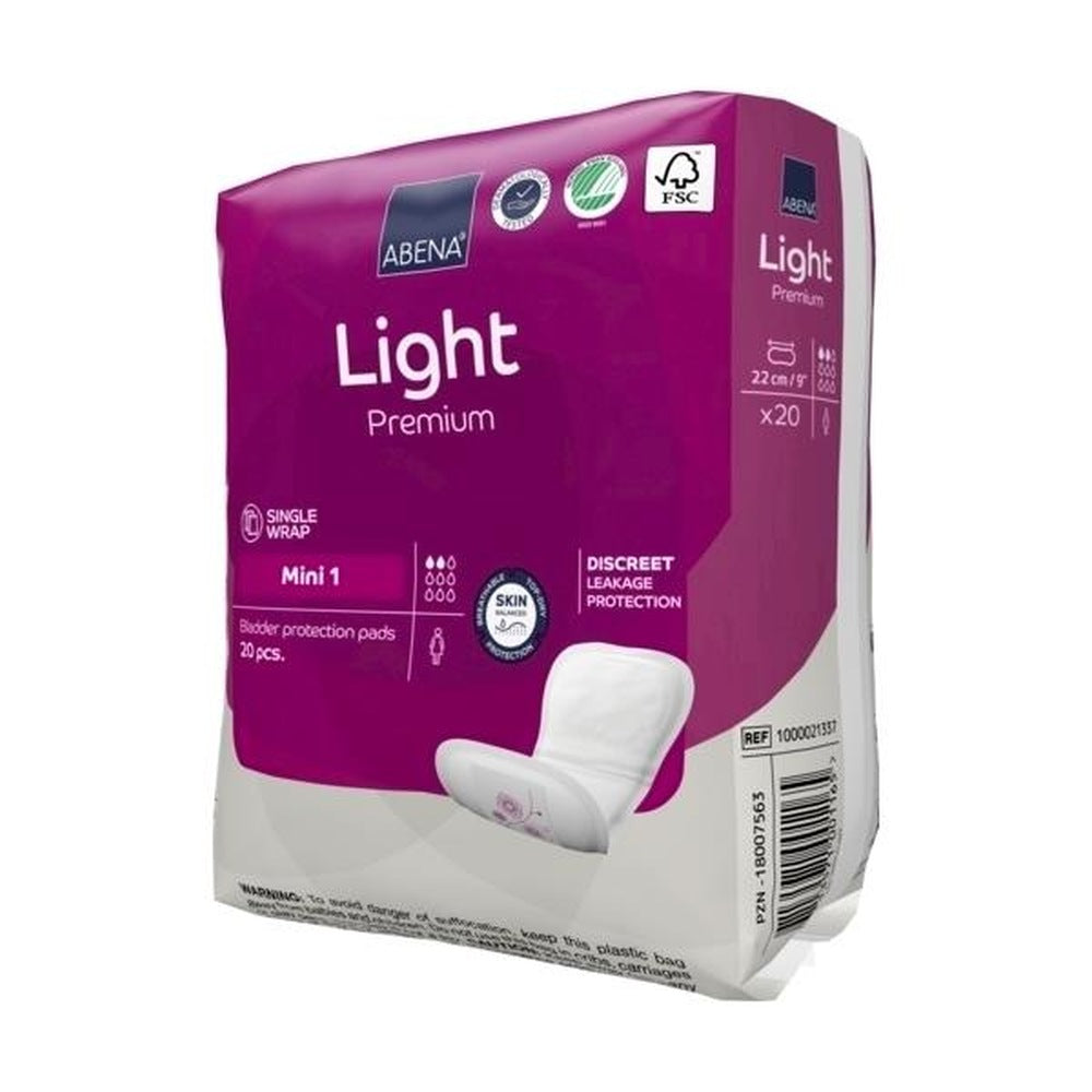 Abena Light Mini Inkontinenzeinlage – auf einem weißen Hintergrund präsentiert, zeigt das Produkt eine flache, rechteckige Form. Die Einlage hat eine helle, sanfte Farbgebung und ist mit einem dezenten Mustermuster versehen, das für zusätzliche Diskretion sorgt. Die obere Schicht ist weich und textilähnlich, wodurch ein angenehmes Tragegefühl gewährleistet wird. An den Seiten sind elastische Bündchen sichtbar, die für eine gute Passform sorgen. Die Verpackung ist nicht im Bild zu sehen.