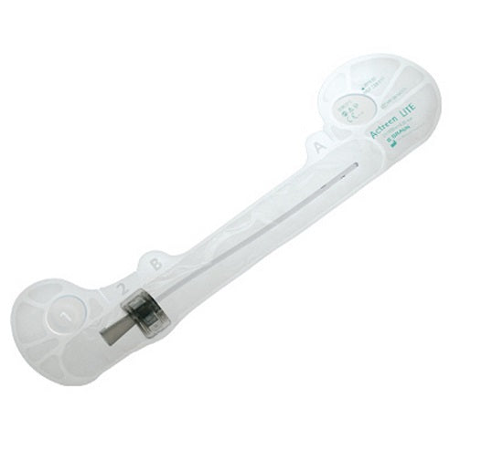 Produktbild einer Packung Actreen Lite Katheter für Frauen mit Nelatonspitze. Die Packung enthält 30 Katheter und ist in einem ansprechenden, farbigen Design gestaltet. Auf der Vorderseite sind die Produktbezeichnung und die Spezifikationen, einschließlich Größe (CH 12-20 cm), gut lesbar abgebildet. Der Hintergrund ist hell, wobei die Packung selbst in der Mitte des Bildes platziert ist. Die Katheter sind einzeln verpackt und leicht zu entnehmen.