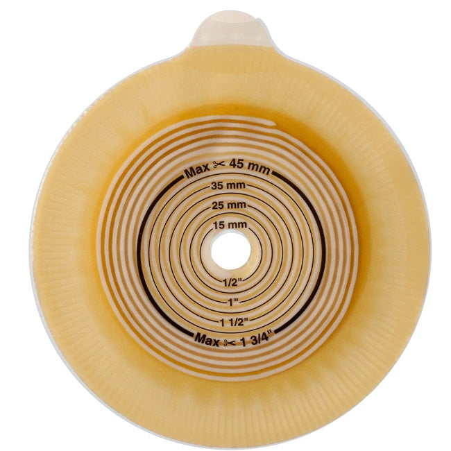 Bild zeigt fünf Assura Basisplatten in einer transparenten Verpackung. Jede Platte ist oval geformt, mit einer glatten, hautfarbigen Oberfläche und einem mittigen, runden Bereich für die Fixierung. Die Platten variieren in der Größe von 10 mm bis 45 mm Durchmesser und besitzen an den Rändern einen klebenden Bereich zur einfachen Montage. Auf der Verpackung sind die Maße und das Produktlogo abgedruckt.