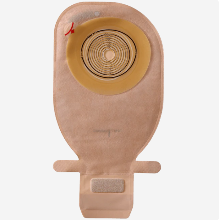 Ein konvexer Lichtfilter Assura Comfort ist im Vordergrund abgebildet, montiert auf einem transparenten Halter. Der Filter hat eine runde, glatte Form und eine helle, durchscheinende Oberfläche, die Licht reflektiert und die Farben der Umgebung leicht verstärkt. Im Hintergrund sind unscharfe Strukturen zu erkennen, die einen modernen Innenraum andeuten. Der gesamte Fokus liegt auf dem Filter, der minimalistisches Design und Funktionalität kombiniert.