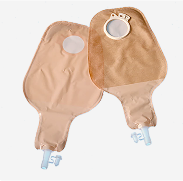 Weißes, medizinisches Produkt mit einer schlanken, länglichen Form, das in der Mitte eine große, runde Öffnung aufweist. Die Oberfläche des Produkts ist glatt und glänzend, während die Kanten abgerundet sind, um eine sanfte Handhabung zu gewährleisten. Es ist auf einem neutralen, hellen Hintergrund platziert. Die Verpackung oder Broschüre in der oberen linken Ecke scheint informative Details über die Funktionalität oder Anwendung des Produkts zu enthalten, ist jedoch unscharf und nicht im Fokus.