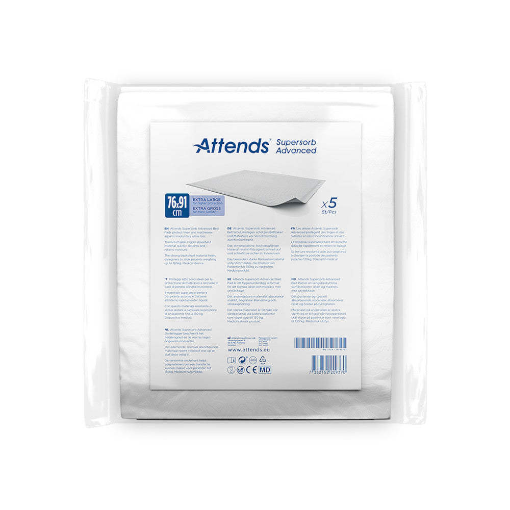Sicht auf eine Packung Attends Supersorb Advanced Bettschutzeinlagen. Die Einlagen sind in einer klaren, transparenten Verpackung präsentiert, die ein modernes Design mit satten Farben zeigt. Auf der Vorderseite der Verpackung sind die Produktbezeichnung "Attends Supersorb Advanced" sowie Größe "76 x 91 cm" deutlich zu erkennen. Im Hintergrund sind stilisierte Wasser- und Feuchtigkeitsmarker abgebildet, die die hohe Saugfähigkeit und Schutzfunktion der Einlagen symbolisieren.