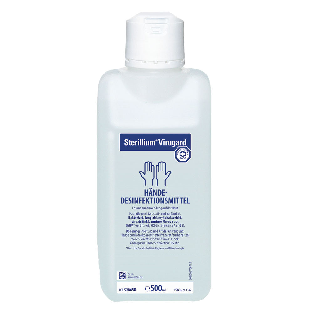 Bildbeschreibung des Produkts: Eine 500 ml Flasche Bode Sterillium Virugard Händedesinfektion. Die Flasche hat ein transparentes Design mit einem blauen, weißen und roten Etikett. Auf dem Etikett sind der Produktname "Sterillium Virugard" sowie Anwendungshinweise und Inhaltsstoffe aufgedruckt. Der Verschluss ist ein praktischer Spender, der eine dosierte Entnahme des Desinfektionsmittels ermöglicht. Im Hintergrund ist ein neutraler, einfarbiger Untergrund, der den Fokus auf die Flasche lenkt.