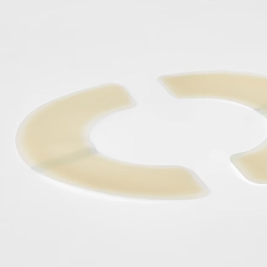 Ein Paket mit elastischen Fixierstreifen, zeigt die Verpackung mit deutlich lesbarer Aufschrift "Brava elastischer Fixierstreifen Bogen XL". Die Packung enthält 20 Stück. Der Hintergrund der Verpackung ist in einem hellen Farbton gehalten, während die Streifen sowohl in einer transparenten Verpackung als auch qualitativ hochwertig dargestellt werden.