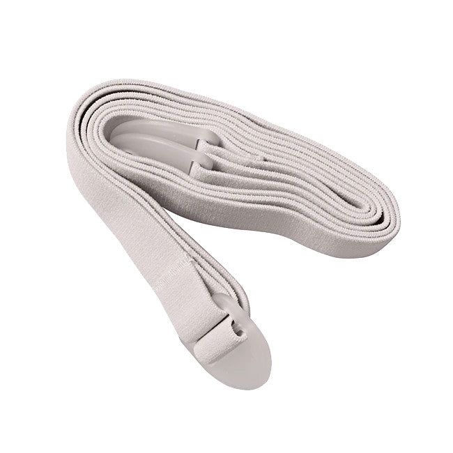 Ein elastischer Gürtel in hellbeiger Farbe, speziell designt für die Verwendung mit den medizinischen Produkten Assura und SenSura. Der Gürtel ist aus einem weichen, dehnbaren Material gefertigt und bietet eine angenehme Passform. An den Seiten sind schmale Riemen zu sehen, die eine individuelle Anpassung ermöglichen. Der Gürtel hat eine schlichte, funktionale Optik ohne aufwendige Muster und kann diskret unter der Kleidung getragen werden.