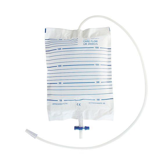 Produktbild eines Care Flow Bettbeutels, der für medizinische Anwendungen konzipiert ist. Der Beutel hat ein Volumen von 2000 ml und ist mit einem 90 cm langen Schlauch ausgestattet. Er ist unsteril und wird in einer Packung mit 10 Stück angeboten. Der Bettbeutel zeigt eine durchsichtige, flexible Kunststoffoberfläche, die eine einfache Sicht auf den Füllstand ermöglicht. Der Schlauch ist direkt am Beutel angebracht und hat einen abgerundeten Ausgang für einfache Handhabung.