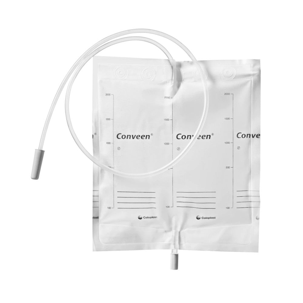 Nachtbeutel von Conveen Basic, 2 Liter, mit einer Gesamtlänge von 100 cm, einschließlich 10 Stück pro Packung. Der Beutel ist transparent und zeigt deutlich sein Volumen. Oben ist ein sicherer Anschluss sichtbar, der eine einfache Verbindung mit einem Katheter oder einer Sammlungseinheit ermöglicht. Der Beutel hat eine kleine Auslauföffnung für eine einfache Entleerung. Auf der Verpackung sind Produktinformationen und Grafiken zu sehen, die die Verwendung und Funktionalität verdeutlichen.