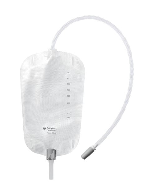 Bild zeigt eine Verpackung mit zehn Conveen Contour Beinbeuteln mit einem Füllvolumen von 800 ml und einer Länge von 65 cm. Die Beutel sind in einer transparenten Kunststoffverpackung zu sehen, die den Inhalt gut sichtbar macht. Auf der Vorderseite sind die Produktdetails, einschließlich des Markennamens "Conveen" und des Produkttyps "Beinbeutel", deutlich abgebildet. Die Hintergrundfarbe der Verpackung ist neutral, was die Fokus auf das Produkt legt.