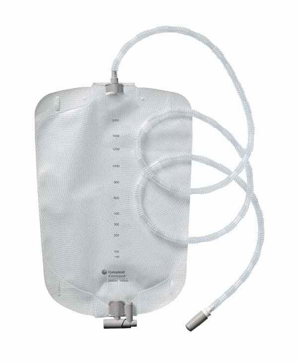 Produktbild eines Conveen Security Plus Bettbeutels mit einem Fassungsvermögen von 2000 ml und einer Länge von 140 cm. Der vollständig transparente Beutel ist steril verpackt und zeigt die typischen Merkmale eines medizinischen Urinbeutels. Oben sind farbige Markierungen zu erkennen, die die Größe und den Typ des Beutels kennzeichnen. Der Beutel ist auf einem weißen Hintergrund abgebildet, der die Reinheit und Sterilität des Produkts unterstreicht.