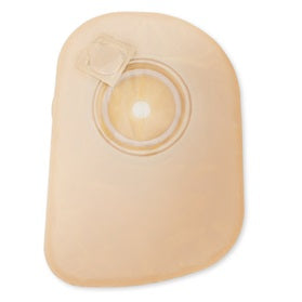 Produktbild eines Dansac Nova 1 Convex Maxi, einem medizinischen Zubehör für Stoma-Patienten. Der Beutel hat einen Durchmesser von 15-46 mm und ein Volumen von 550 ml. Er ist transparent und oval geformt, mit einem hautfreundlichen Rand und einem speziellen Convex-Schnitt, der für optimalen Sitz sorgt. Die Vorderseite zeigt ein auffälliges Design mit einer klaren Öffnung für eine einfache Anwendung. Die Rückseite ist flach und zeigt das Herstellerlogo.