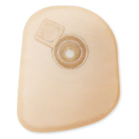 Ein transparentes Beutel mit einem weißen, ovalen oberen Teil, der eine sanfte Erhöhung aufweist, ist im Bild zu sehen. Der Beutel ist mit einer braunen Flüssigkeit gefüllt, die an den Innenwänden des Beutels sichtbar ist. Die Verpackung trägt das Label „Dansac Nova 1 Convex Midi“ in klarer Schrift. Am unteren Rand des Beutels ist die Volumenangabe „480 ml“ zu erkennen. Der Hintergrund ist neutral und hebt den Beutel hervor, während die Gesamtkomposition modern und funktional wirkt.