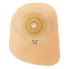 Bild eines Dansac Nova 1 Convex Midi Volumen 480 ml Beutels für stoma-bezogene Anwendungen. Der Beutel hat eine bequeme, konvexe Form, die eine gute Anpassung an den Körper ermöglicht. Auf der Vorderseite sind transparente Bereiche zu sehen, die den Inhalt sichtbar machen. Der Beutel hat eine einfache Befestigung und eine benutzerfreundliche Verschlusstechnik. Die Verpackung ist in einem klaren, modernen Design gehalten, das die Marke und die Produktspezifikationen betont.