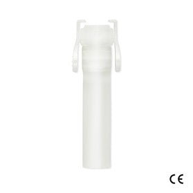 Bild eines Urostomiebeutels der Marke Dansac Nova 1, vorgeschnitten mit einem Durchmesser von 12-46 mm, in Hautfarbe. Der Beutel ist in drei Stück verpackt und zeigt eine flache, schlüpfrige Oberfläche, ideal für den vielseitigen Einsatz. Im Hintergrund sind dezent Grautöne zu erkennen. Das Produkt ist für Menschen mit Urostomien konzipiert und bietet Diskretion sowie Komfort.