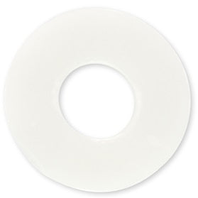 Auf dem Bild sind drei Schutzringe von Dansac abgebildet, die zur Versorgung von Stoma-Patienten eingesetzt werden. Die Ringe sind oval geformt und bestehen aus einer hautfreundlichen, weichen Materialstruktur. Sie sind in einer transparenten Verpackung angeordnet, die die verschiedenen Größen deutlich kennzeichnet. Im Hintergrund ist ein dezenter, blasser Farbton zu erkennen, der die Ringe hervorhebt. Die Verpackung trägt das Logo von Dansac sowie Informationen zu den Produktspezifikationen.