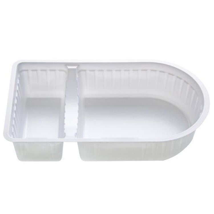 Bild eines Katheterlegesets "Comfort Plus", das einen transparenten Behälter mit einer Vielzahl von Komponenten zeigt. Das Set enthält einen Katheter, eine Injektionsspritze, sterile Handschuhe, eine schützende Abdeckung und eine Anleitung. Die Teile sind ordentlich angeordnet, um eine einfache Handhabung zu ermöglichen. Der Hintergrund ist neutral, wodurch die Produkte gut zur Geltung kommen.