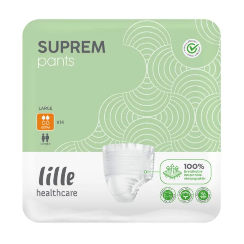Ein Produktbild zeigt eine Packung mit 14 großen Lille Suprem Extra Pants, die gut sichtbar auf einem neutralen Hintergrund arrangiert sind. Die durchsichtige Verpackung ermöglicht den Blick auf die Windeln, die in einem ansprechenden, modernen Design präsentiert werden. Die Pants sind in Weiß gehalten, mit einer subtilen, auffälligen Textur. Auf der Vorderseite der Verpackung sind Produktinformationen wie Größe und Anzahl deutlich lesbar.