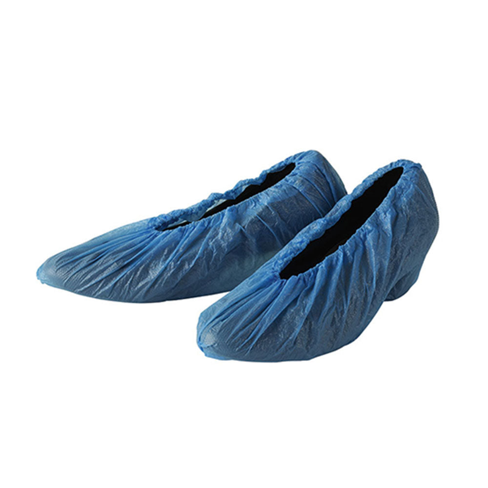 Schwarze Überziehschuhe für den Innenbereich, aus elastischem Material, das eine bequeme Passform gewährleistet. Die Oberfläche ist glatt und glänzend, mit einem dezentem Markenlogo auf der Seite des Schuhs. Der Schuh hat eine rutschfeste, strukturierte Unterseite für besseren Halt auf glatten Böden. Ideal für den Schutz von Fußböden und zur Erhaltung der Sauberkeit in sensiblen Bereichen wie Wohnräumen oder bei Veranstaltungen. Verfügbar in verschiedenen Größen, um größtmöglichen Komfort zu bieten.