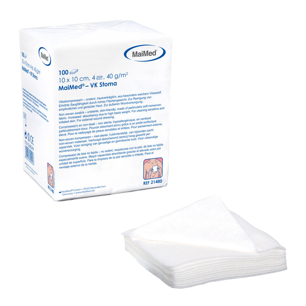 Bild einer Packung mit Maimed VK Stoma Vlieskompressen. Die Kompressen haben eine quadratische Form mit den Abmessungen 10 x 10 cm und sind in einem transparenten Beutel verpackt. Das Produkt ist unsteril und vierlagig, was auf eine hohe Saugfähigkeit hinweist. Die Verpackung ist informativ gestaltet und zeigt das Logo der Marke sowie wichtige Produktinformationen. Im Hintergrund ist eine neutrale, helle Fläche zu sehen, die den Fokus auf die Kompressen lenkt.