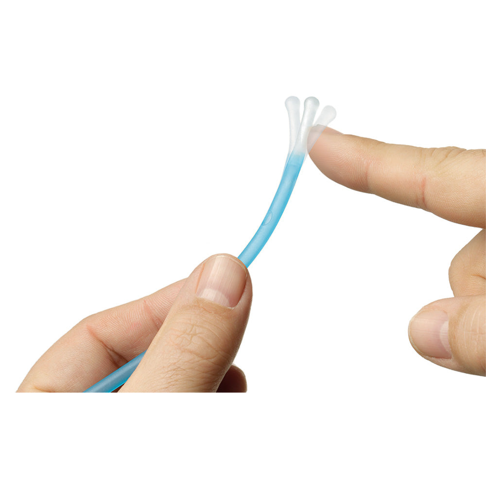 Bild eines Paket mit 30 hydrophilen Einmalkatheter für Frauen und Mädchen. Die Katheter sind 12 cm lang und in einer unauffälligen, blauen Verpackung präsentiert. Auf der Vorderseite des Pakets sind der Produktname "Manfred Sauer IQ-Cath" sowie weitere Informationen zur Anwendung aufgedruckt. Die Verpackung ist gut strukturiert und zeigt eine klare Kennzeichnung.