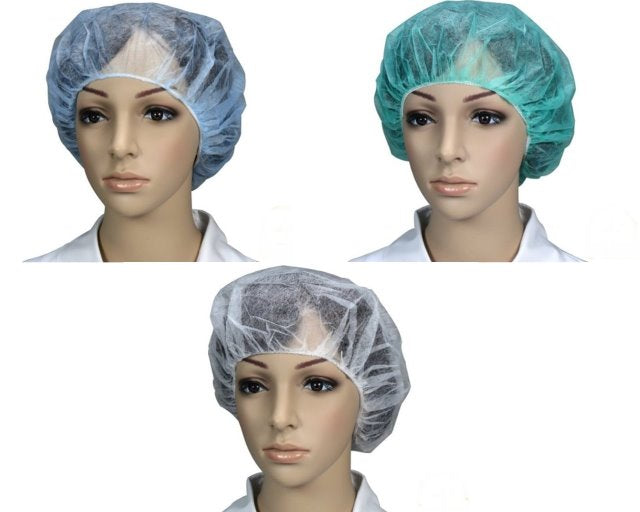 Ein grüner Vlies-Haubenverband mit einem Durchmesser von 60 cm liegt auf einer weißen Oberfläche. Die Haube hat eine runde Form und wird durch einen elastischen Rand gesichert, der einen guten Sitz gewährleistet. Der Stoff wirkt leicht und atmungsaktiv, ideal für hygienische Anwendungen. Die Verpackung könnte zusätzliche Informationen oder Markenlogo enthalten, was für den Verkauf wichtig ist.