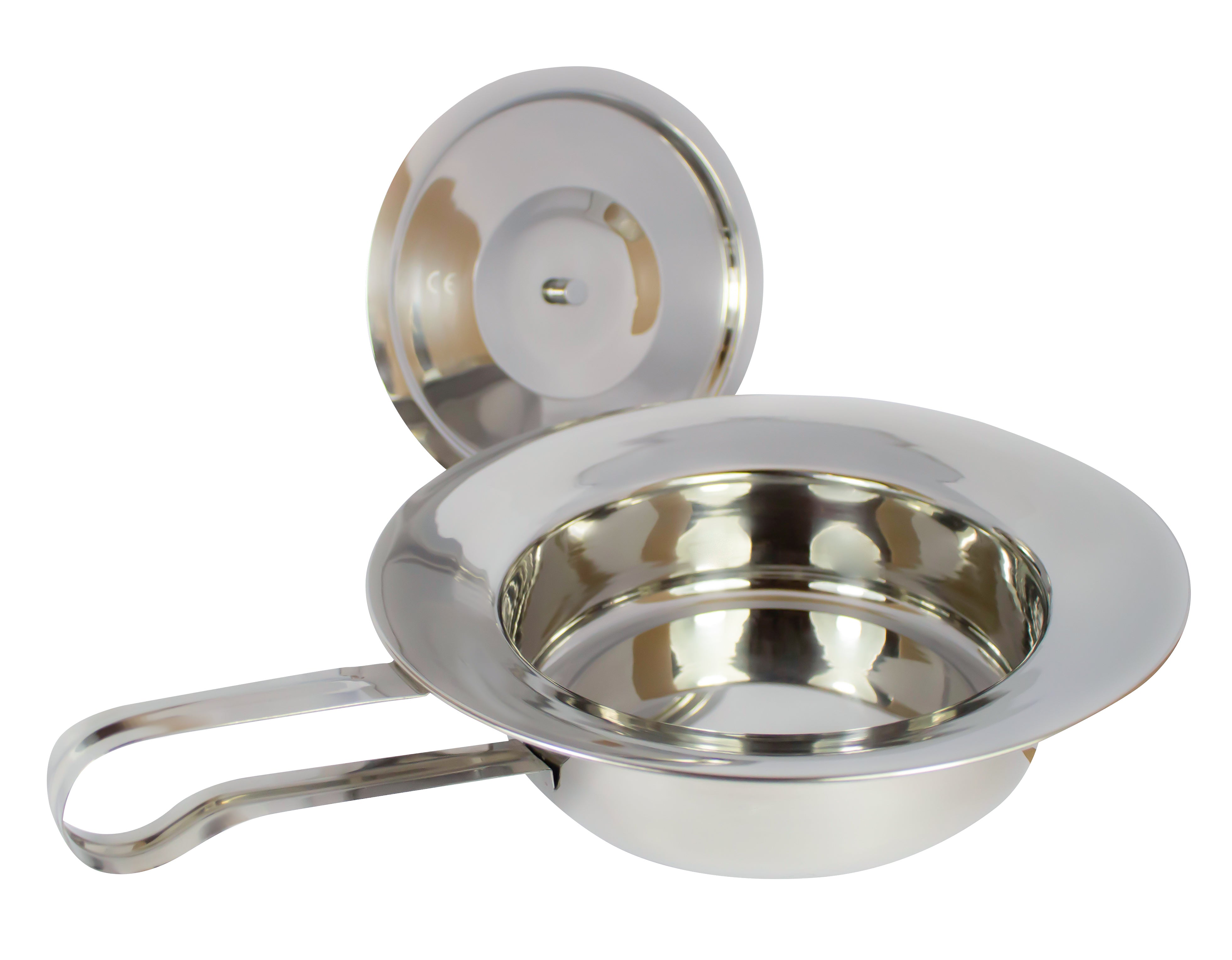 Rundes Stechbecken aus rostfreiem Edelstahl, das mit einem schlichten, aber funktionalen Design überzeugt. Es hat einen stabilen Rand und einen passgenauen Deckel, der für hygienische Aufbewahrung sorgt. Die Oberfläche ist glänzend und reflektiert Licht, während die robuste Bauweise Langlebigkeit verspricht. Ideal für den Einsatz im Krankenhaus oder Pflegebereich. Die Größe ist kompakt und handlich, sodass es leicht zu transportieren und zu reinigen ist.