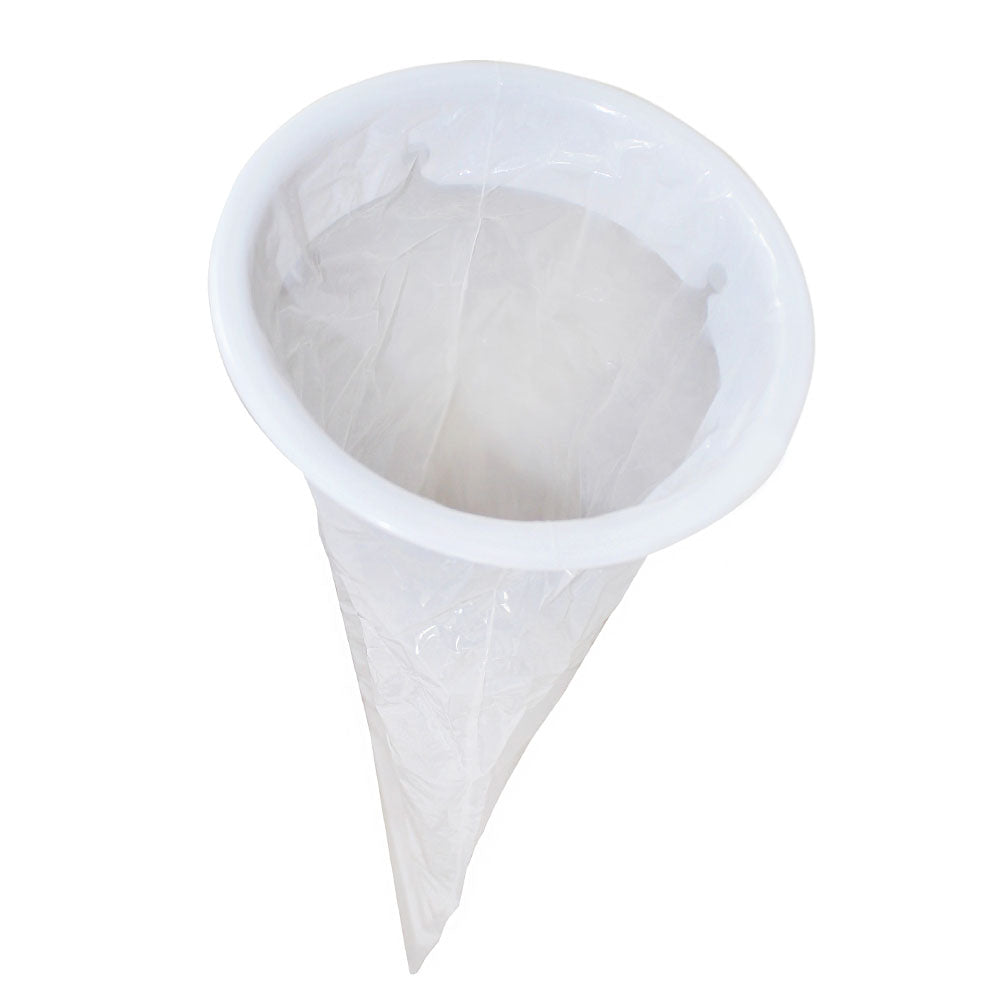 Bild zeigt einen 25er-Pack Medi Inn Brechbeutel mit Mundstück. Die Beutel sind transparent und in einem weißen Karton verpackt, der auf der Vorderseite mit den Produktinformationen bedruckt ist. Das Design umfasst ein deutliches Logo und Anweisungen zur Benutzung. Die Beutel sind sicher verschlossen, um die Hygiene zu gewährleisten. Im Hintergrund des Bildes ist ein neutraler, heller Untergrund, der die Farben des Kartons und der Beutel hervorhebt.