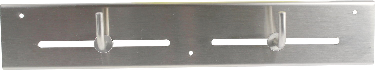 Eine Wandhalterung aus rostfreiem Edelstahl für die Montage geöffneter Schürzen. Die Halterung hat eine schlichte, moderne Form mit mehreren Haken, die gleichmäßig verteilt sind und eine robuste Bauweise aufweisen. Die Oberfläche ist glänzend und reflektiert Licht, was der Halterung ein hochwertiges Aussehen verleiht. Ideal für den Einsatz in Küchen oder Restaurants, um Schürzen ordentlich und griffbereit aufzubewahren.