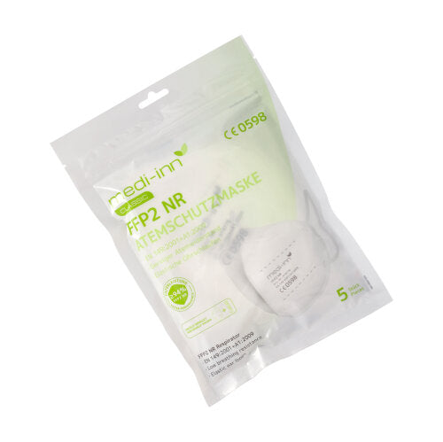 Schräge Ansicht der Verpackung der medi-inn FFP2 NR Maske mit sichtbarer Maske im Inneren und grüner Produktbeschriftung.