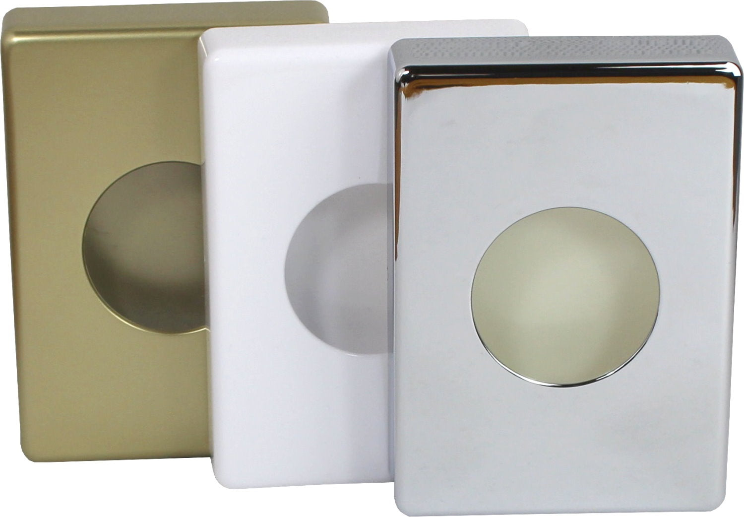 Hygienebeutelspender für öffentliche Toiletten, in elegantem weißen Design. Der Spender ist rechteckig und hat eine leicht gewölbte Front, die ein Lösen der Beutel erleichtert. Die oberste Hälfte zeigt eine schlichte, abgerundete Kante. An der Vorderseite ist ein Sichtfenster angebracht, das den Füllstand der Beutel anzeigt. Der Spender verfügt über eine Befestigungsmöglichkeit auf der Rückseite.