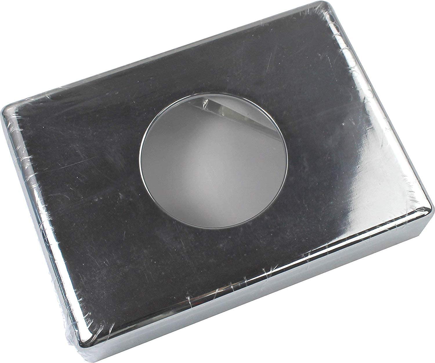 Ein Hygienebeutelspender aus weißem Kunststoff, der an einer Wand montiert ist. Der Spender hat eine edelstahlfarbene Klappe, die leicht geöffnet werden kann, um Hygienebeutel auszugeben. Auf der Vorderseite befindet sich ein dezentes Logo, das den Namen des Produkts zeigt. Der Spender ist funktional und schlicht gestaltet, ideal für öffentliche Toiletten oder Räume, in denen Hygiene wichtig ist. Die Rückseite des Spenders verdeutlicht die Wandbefestigung, die für einfache Installation sorgt.