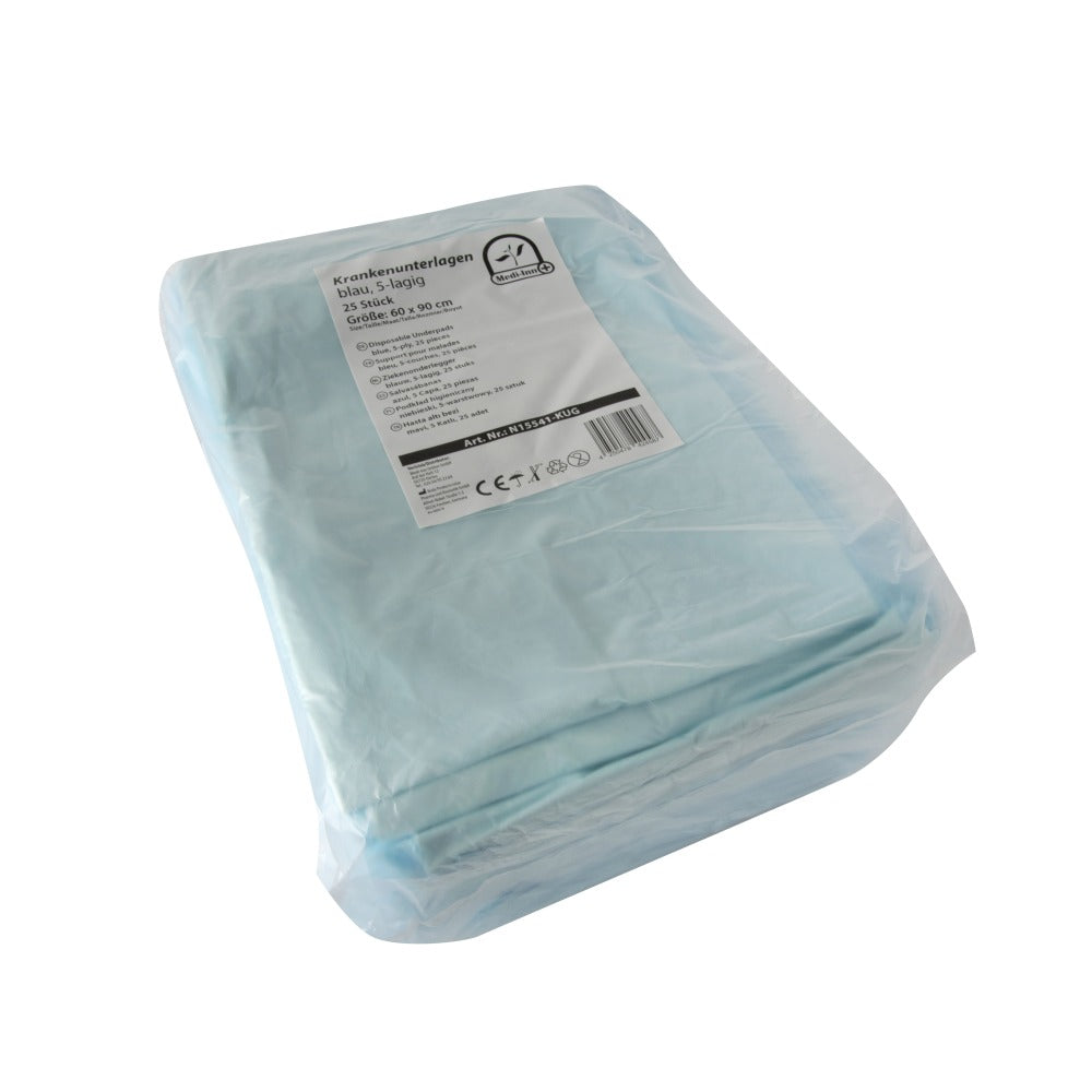Ein Produktbild zeigt einen 25er-Pack medizinscher Krankenunterlagen, die sich aus fünf Lagen zusammensetzen. Die Unterlagen haben die Abmessungen 60 x 90 cm und sind für den Schutz von Matratzen und Unterlagen konzipiert. Die Oberseite der Unterlage ist weich und saugfähig, während die Unterseite wasserdicht ist. Auf dem Bild sind die Unterlagen ordentlich gestapelt und zeigen eine blaue Farbgebung.