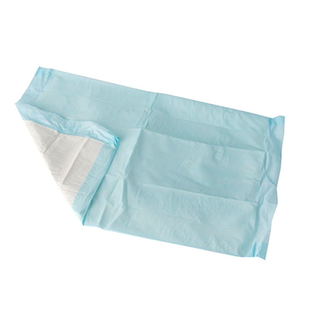 Ein Paket mit sechslagigen, einwegbaren Krankenunterlagen in der Größe 60 x 90 cm. Die Unterlagen sind in einem klaren, hygienischen weißen Farbton gehalten und durch mehrere Schichten strukturiert, um maximale Saugfähigkeit zu gewährleisten. Die Oberfläche ist weich und angenehm auf der Haut, ideal für den Einsatz in medizinischen Einrichtungen oder zu Hause. Die Unterlagen sind stapelbar und in einem praktischen Format verpackt, um die Lagerung zu erleichtern und die Transportfähigkeit zu gewährleisten.