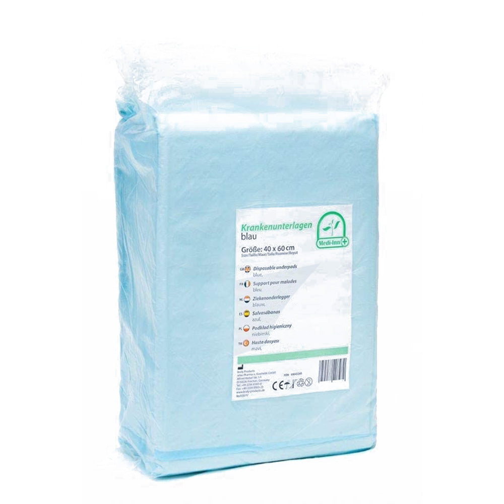 Ein Paket von Krankenunterlagen aus 4-lagigem Folienmaterial, das auf einem weißen Hintergrund präsentiert wird. Die Unterlagen haben die Maße 40 x 60 cm und sind mehrfach gefaltet, um die Struktur und Dicke hervorzuheben. Die transparente Folie zeigt eine strukturelle Textur, die Verwendbarkeit und Hygiene betont. Auf dem Produkt ist unverkennbar das Logo und die Produktbezeichnung sichtbar, die in schlichten, klaren Schriftarten gehalten sind.