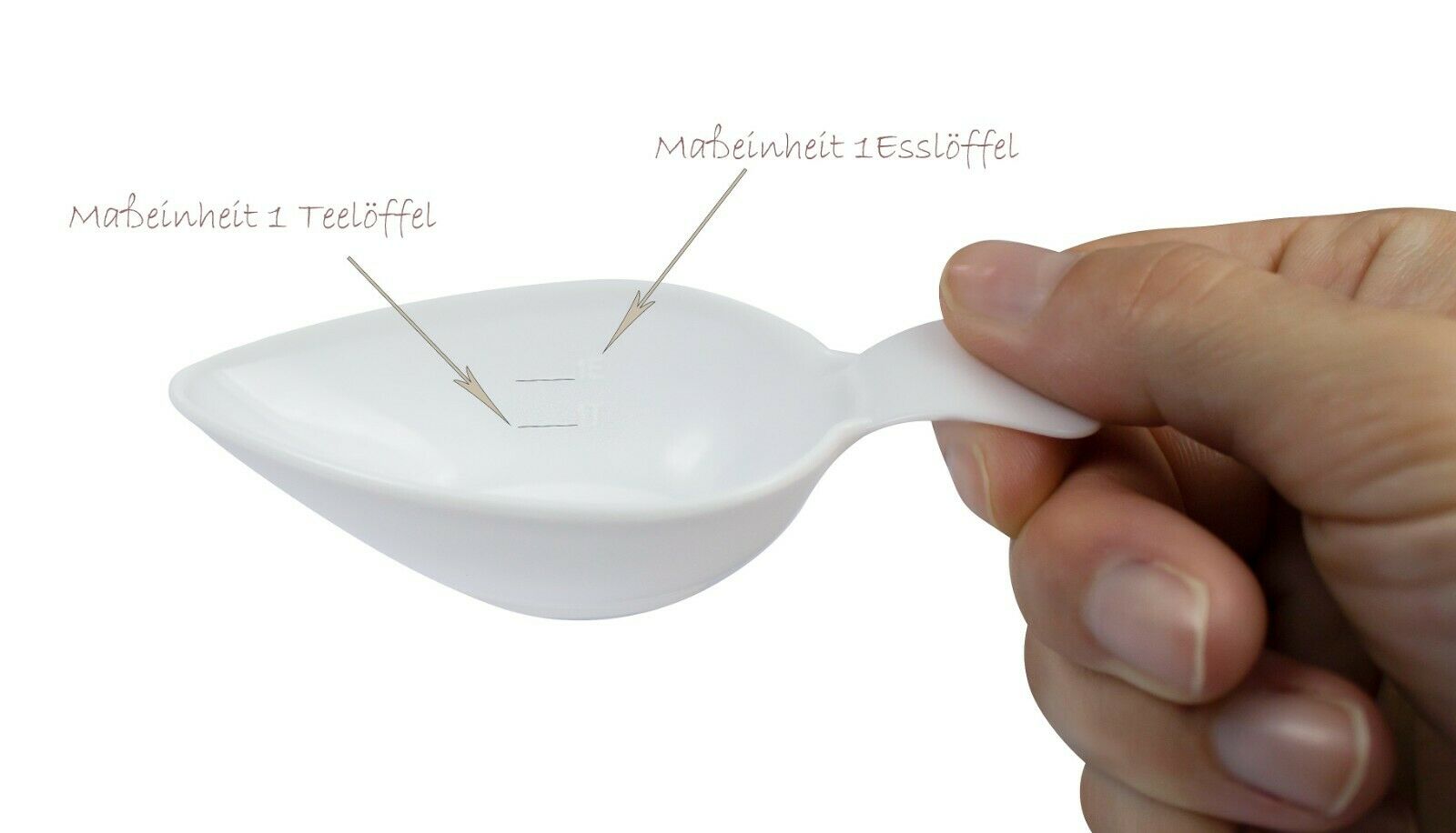 Weißer Kunststoff-Einnehmlöffel für Medikamente, der auf einem hellen Hintergrund platziert ist. Der Löffel hat eine schlichte, ergonomische Form mit einer breiten, flachen Löffelpartie, die das Dosieren von flüssigen Arzneimitteln erleichtert. Am Stiel befindet sich eine klare Skala zur genauen Abmessung der Dosis. Der Löffel ist pflegeleicht und ideal für die Anwendung bei Kindern oder Erwachsenen.
