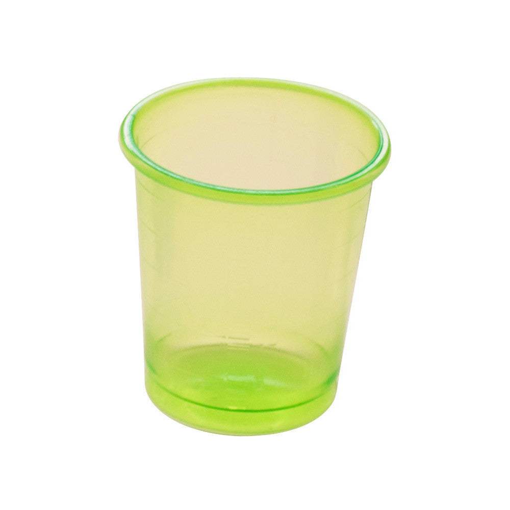 Medikamentenbecher in leuchtendem Gelb, gefertigt aus transparentem Kunststoff. Der Becher hat eine klare, abgerundete Form mit einem stabilen, flachen Boden für sicheren Stand. Er zeigt auf der Vorderseite eine einfache, übersichtliche Skala mit Milliliter-Angaben für präzise Dosierung. Der Becher ist leicht und handlich, ideal für den täglichen Gebrauch. Die hellgelbe Farbe sorgt für gute Sichtbarkeit, wodurch die Verwendung für Senioren und Personen mit eingeschränkter Mobilität erleichtert wird.