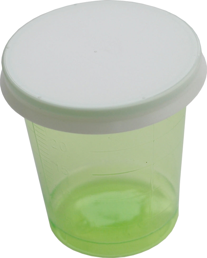 Ein grüner Medikamentenbecher mit Deckel steht vor einem weißen Hintergrund. Der Becher ist transparent und hat eine graduierte Skala mit Milliliter- und Unzen-Markierungen, die auf der Seite aufgedruckt sind. Der Deckel ist sicher auf dem Becher, um maximale Hygiene und Schutz der Medikamente zu gewährleisten. Die Form des Bechers ist schlicht und funktional, ideal für die Aufbewahrung von flüssigen Medikamenten.