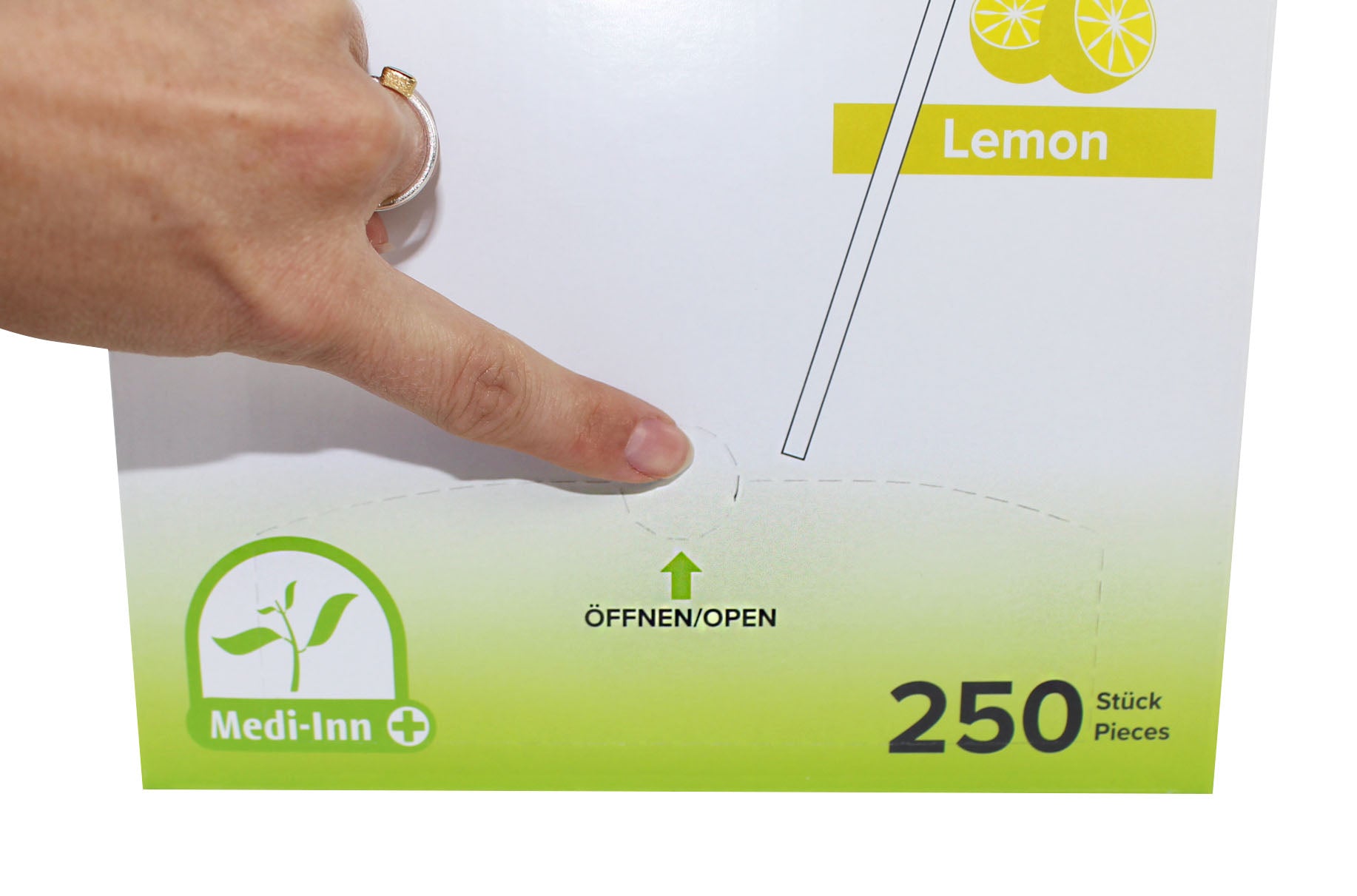 Zwei Packungen Medi-Inn Mundpflegestäbchen in transparentem Kunststoff. Jede Packung enthält eine Vielzahl von zahnfreundlichen, zuckerfreien Stäbchen in der Geschmacksrichtung Mint. Die Verpackungen sind in einer ansprechenden, modernen Gestaltung gehalten, mit einer hellen Farbpalette und klar lesbarer Schrift. Die Vorderseite zeigt ein frisches Mintblatt-Design und hebt die Vorteile der Mundpflege hervor. Die Stäbchen sind ideal für die tägliche Mundhygiene und sorgen für ein erfrischendes Mundgefühl.