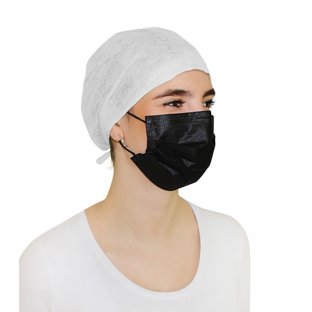 Schwarze Einweg-Mundschutzmaske, Typ II, mit drei Lagen für verbesserten Atemschutz. Die Maske verfügt über elastische Bänder, die hinter den Ohren angebracht werden, und einen flexiblen Nasenbügel, der eine individuelle Anpassung und einen sicheren Sitz ermöglicht. Die Oberfläche ist glatt und einheitlich, ohne auffällige Muster. Diese Schutzmaske ist ideal für den Einsatz in medizinischen Einrichtungen oder bei öffentlichen Anlässen.