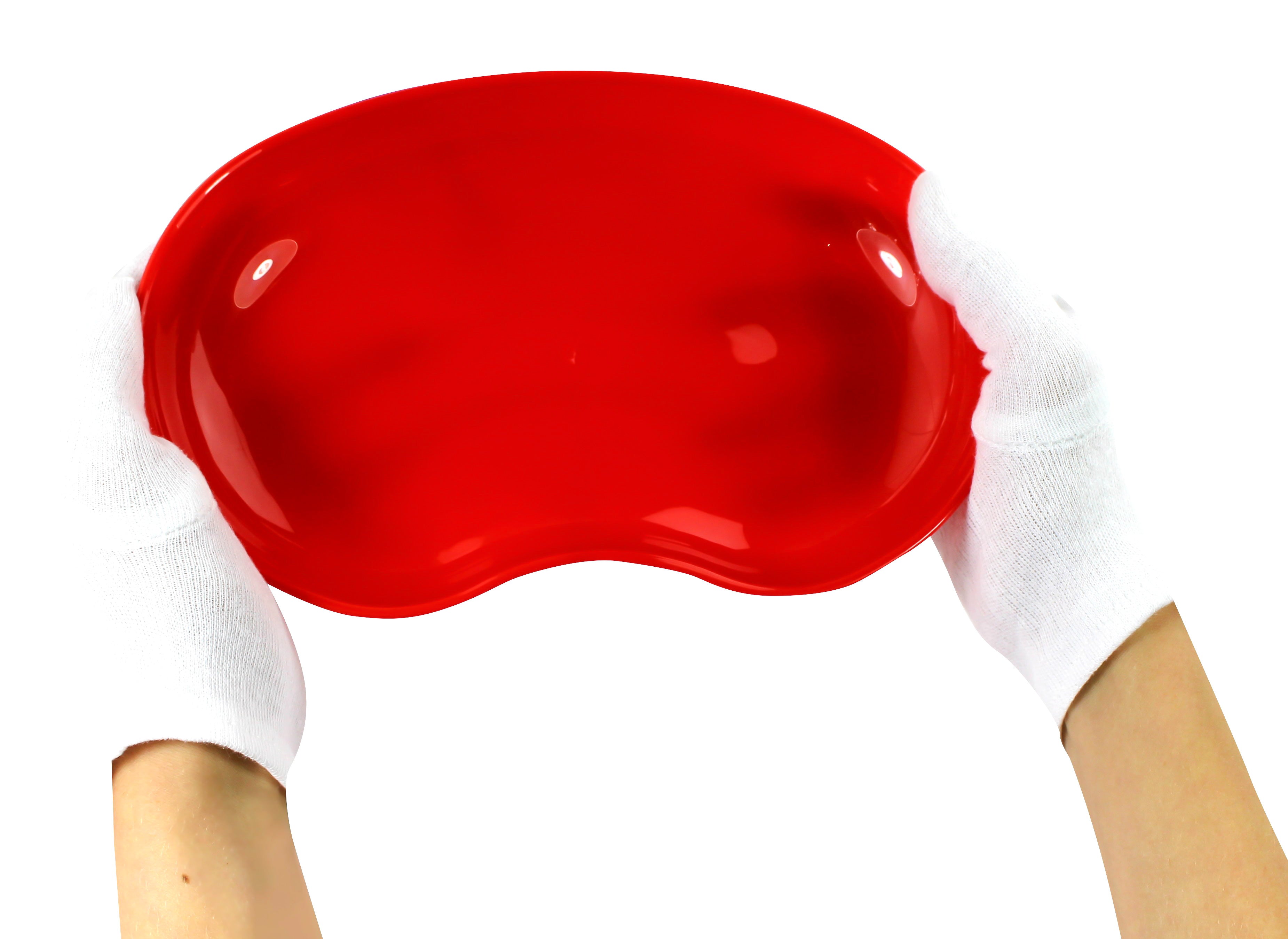 Rote Nierenschale aus robustem Kunststoff mit einem Volumen von 600 ml. Die Schale hat eine glatte, glänzende Oberfläche, die leicht zu reinigen ist. Sie besitzt die charakteristische, gebogene Form, die an beiden Enden etwas schmaler zuläuft. Die Kanten sind abgerundet, um Verletzungen zu vermeiden. Die Nierenschale ist ideal für den Einsatz in medizinischen Einrichtungen und wird häufig zur Aufbewahrung von Abfällen oder Flüssigkeiten verwendet. Ihr auffälliges Rot sorgt für eine gute Sichtbarkeit.