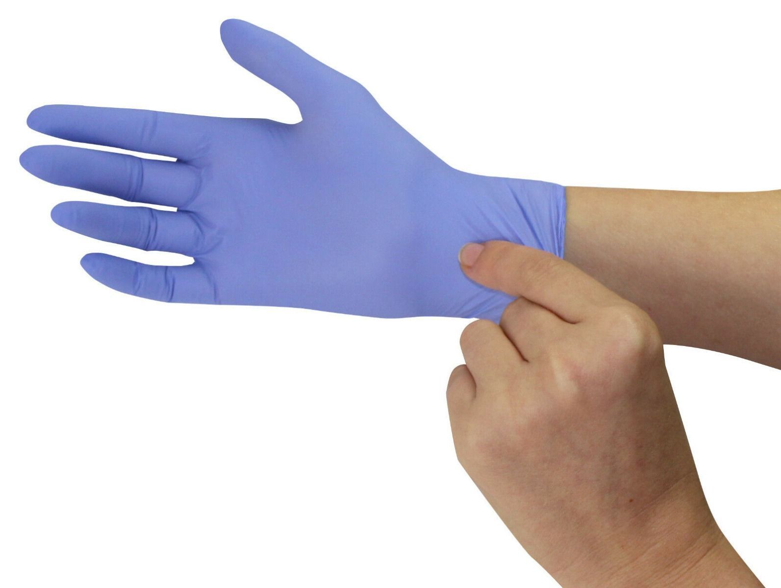 Ein Bild von einer großen Verpackung mit 200 blauen Nitrilhandschuhen in der Größe S. Die Handschuhe sind in einer aufgestellten Box untergebracht, die von vorne sichtbar ist. Der Karton präsentiert ein modernes Design mit klaren, weißen Schriftzügen und Illustrationen, die die Verwendung der Handschuhe in verschiedenen Bereichen wie Medizin oder Reinigung betonen. Der Hintergrund ist hell und neutral, um den Fokus auf die Handschuhverpackung zu lenken.