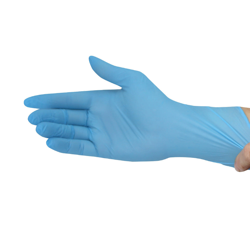 Bild zeigt eine Packung mit blauen Nitrilhandschuhen der Marke Medi Inn. Die Handschuhe sind puderfrei und in der Größe L (8-9) erhältlich. Im Vordergrund sind die Handschuhe einmal erhältlich, dargestellt durch das Abbild einer einzelnen Hand, die den Handschuh trägt. Der Hintergrund ist neutral gehalten, um die Details des Produkts hervorzuheben. Die Verpackung ist gut ausgeleuchtet und zeigt die wichtigsten Produktmerkmale wie die allergiefreundliche und latexfreie Beschaffenheit der Handschuhe.