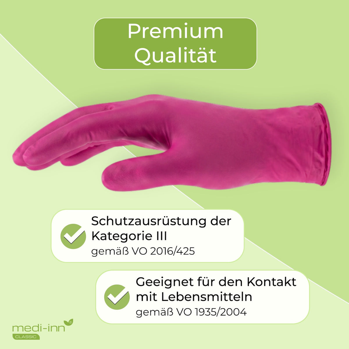 Seitliche Ansicht eines Medi-Inn Nitril Magenta Einmalhandschuhs mit den Hinweisen: Premium Qualität, Schutzausrüstung der Kategorie III gemäß VO 2016/425, Geeignet für den Kontakt mit Lebensmitteln gemäß VO 1935/2004.