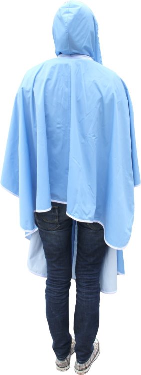Regenschutz für Rollstuhl und Fahrrad, in einem praktischen Design. Der Poncho ist transparent, mit einer Kapuze und elastischen Bündchen an der Taille, um einen sicheren Sitz zu gewährleisten. Er schützt vor Regen und bietet gleichzeitig Sichtbarkeit, ideal für Nutzer von Rollstühlen oder Fahrrädern. Der Regenmantel ist in einer neutralen Farbe gehalten, was ihn vielseitig einsetzbar macht.