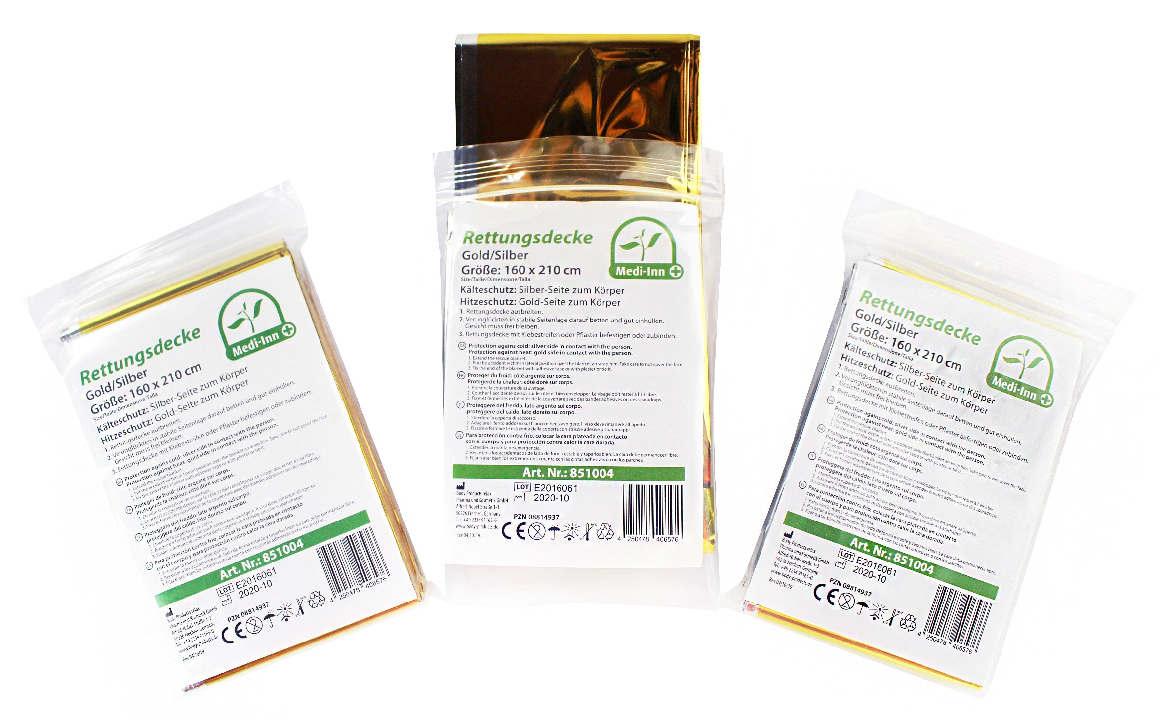 Bild einer Rettungsdecke mit den Maßen 160 x 210 cm, die auf einer weißen Oberfläche ausgebreitet ist. Die Decke besteht aus einer beidseitigen Folie, wobei die eine Seite in glänzendem Gold und die andere in Silber präsentiert wird. Diese Rettungsfolie wird oft in Notfällen verwendet, um Körperwärme zu speichern oder zu reflektieren. Die lichte Reflexion zeigt die glatten, reflektierenden Eigenschaften der Materialien.