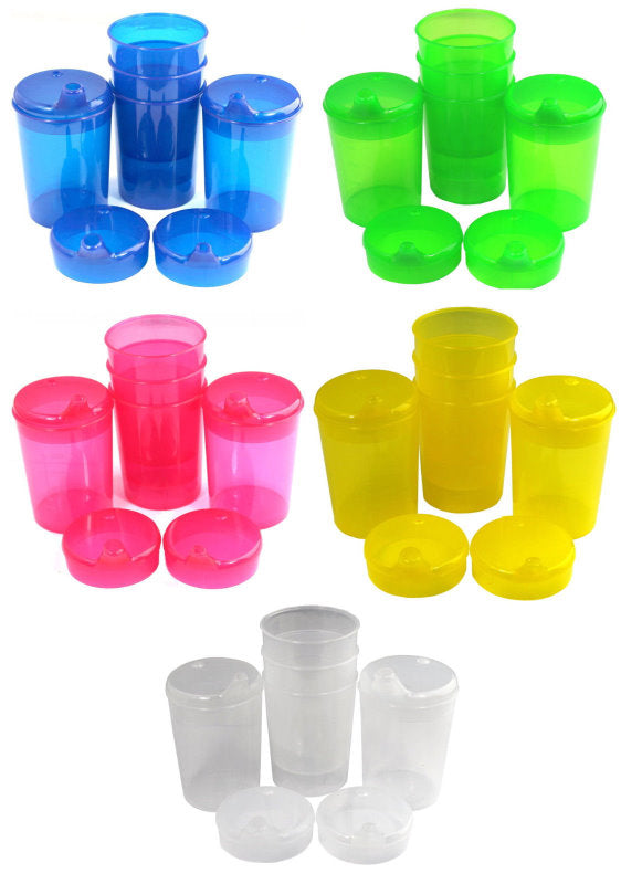 Alt-Text: Bild eines Sets von Schnabelbechern in leuchtendem Gelb, bestehend aus fünf Unterteilen und zehn Deckeln. Die Becher haben eine praktische Schnabelöffnung, die das Trinken erleichtert, insbesondere für Menschen mit eingeschränkter Mobilität. Die Unterteile sind mit einer stabilen Basis designed, um ein Umkippen zu verhindern. Die Deckel sind passgenau und sorgen dafür, dass der Inhalt nicht ausläuft.
