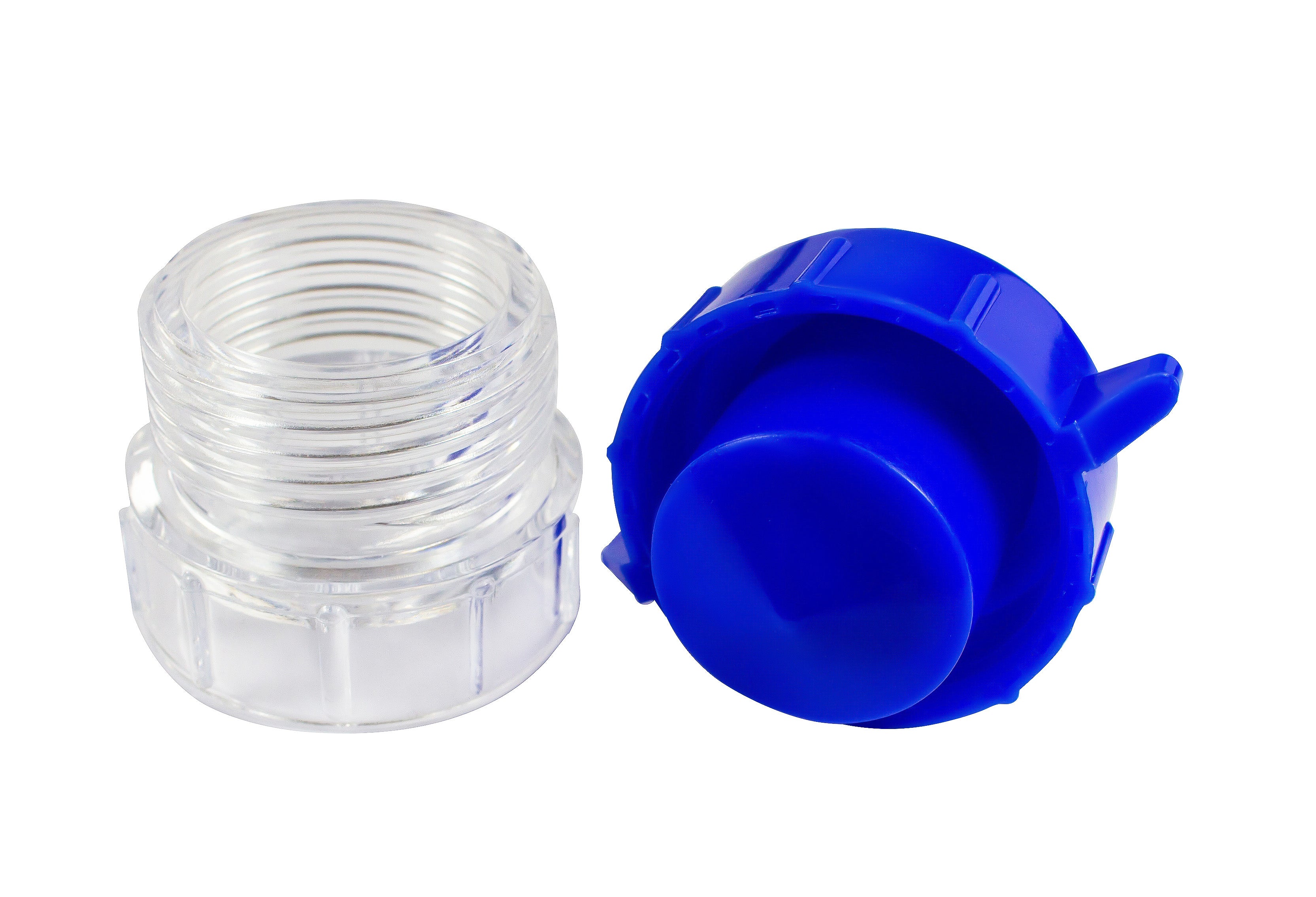 Medi Inn Tablettenmörser in Blau, ausgestattet mit einem Medikamentenfach. Der Mörser hat eine runde Form mit einer glatten Oberfläche und einer ergonomischen Handhabung. Neben dem Mörser sind verschiedene Aspekte wie die Kanten und der Deckel klar sichtbar. Die Farbgebung ist in einem sanften Blau gehalten, was einen modernen und hygienischen Eindruck vermittelt. Das Produkt ist besonders nützlich für das Zerkleinern von Tabletten und die einfache Lagerung von Medikamenten.