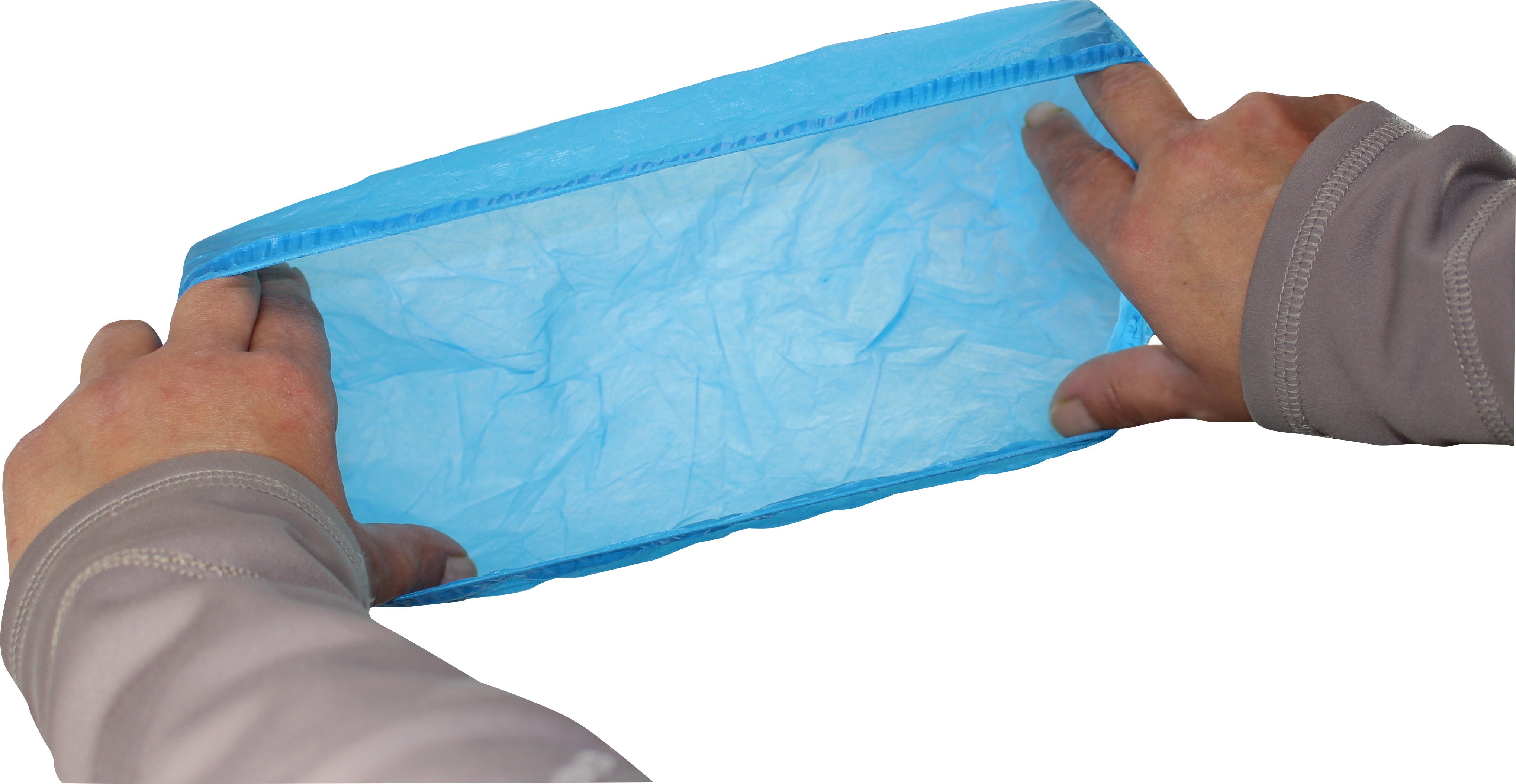 Einwegschuhe aus transparentem CPE-Material mit Gummizug. Die Überzieher sind leicht und bieten einen sicheren Halt. Auf dem Bild sind mehrere Paar der Überzieher in einer geschichteten Anordnung zu sehen, die eine glatte Oberfläche und ein einfaches Design aufweisen. Der Hintergrund ist neutral, um den Fokus auf die Schuhe zu lenken. Die Überzieher sind ideal für hygienische Anwendungen in medizinischen Einrichtungen, Labors oder bei Veranstaltungen, bei denen Sauberkeit wichtig ist.